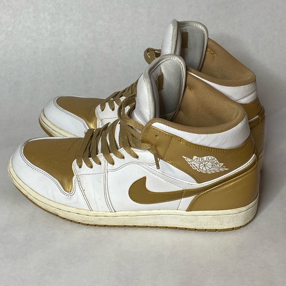 Jordan 1s - Picture 4 of 5